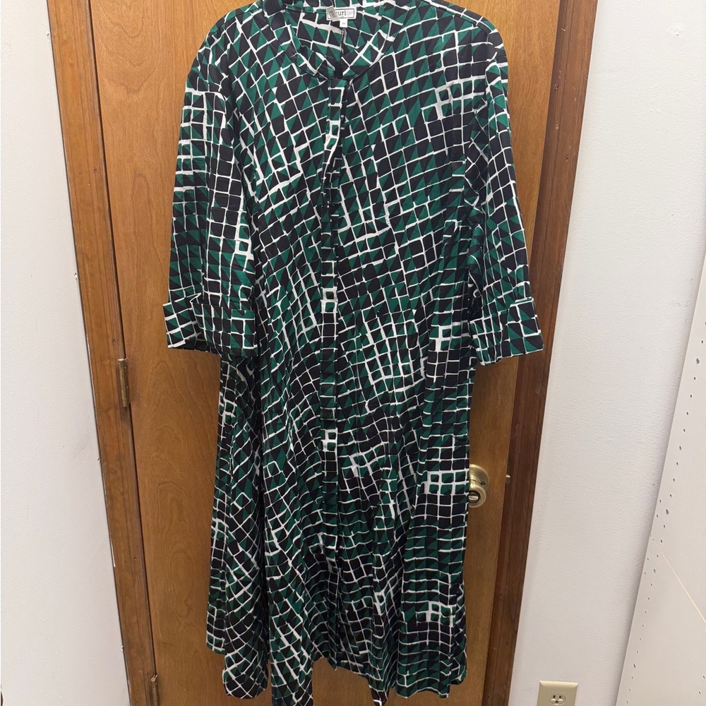 Zuri Reflections (green, black, white)